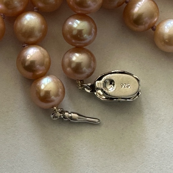 8.3mm - 9mm Light Purple Cultured Pearls HAND KNOTTED - 18 Inches - Picture 6 of 8